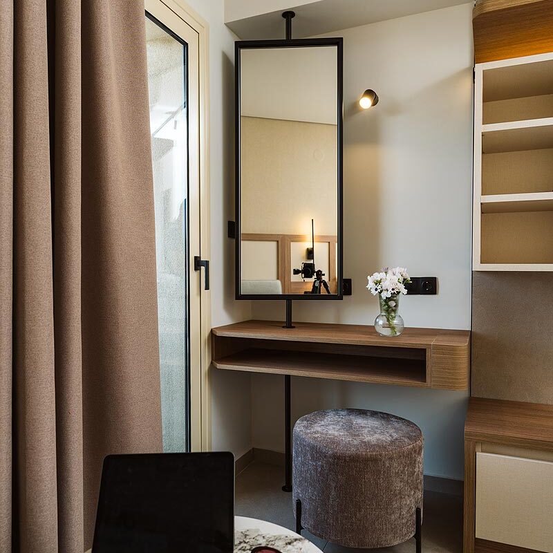 PR SUITES NEOI POROI