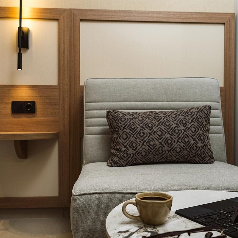 PR SUITES NEOI POROI
